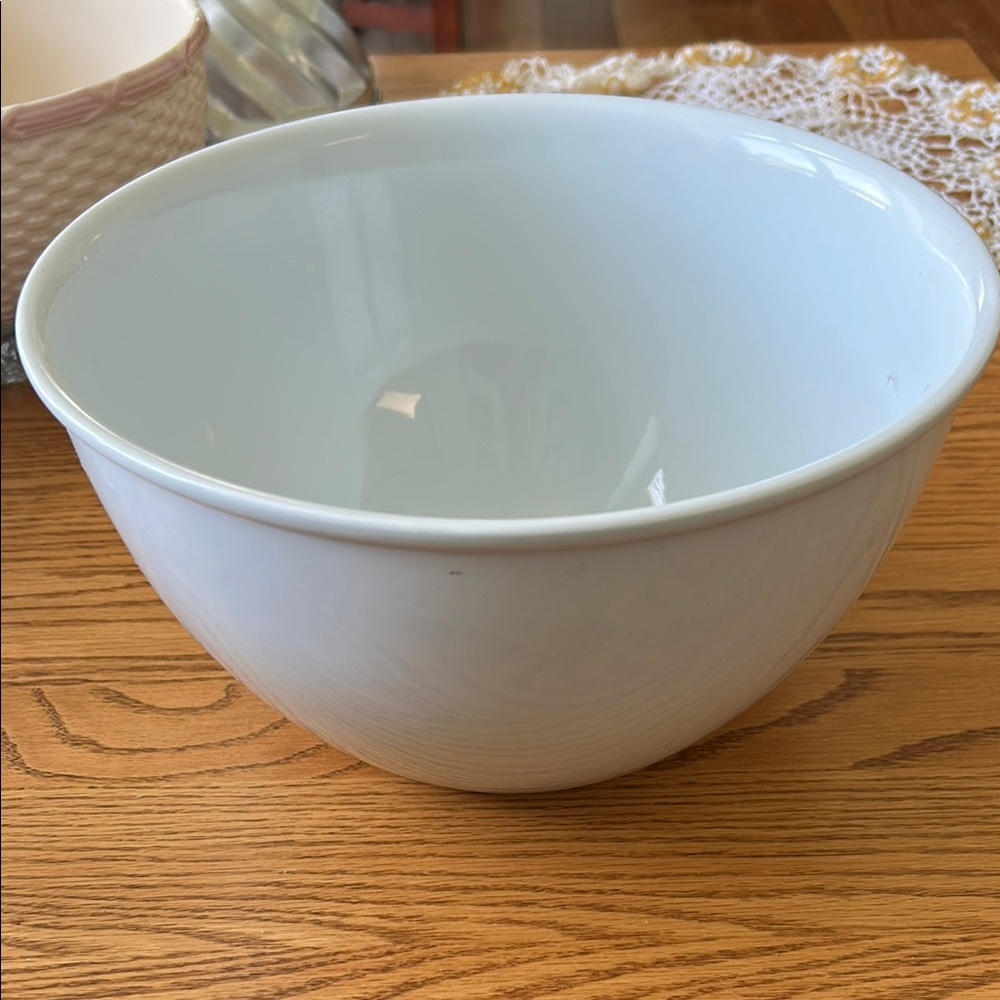 White Ceramic Serveware Bowl for Dining